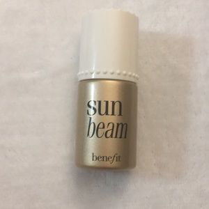 Benefit liquid illuminator Sun Beam.